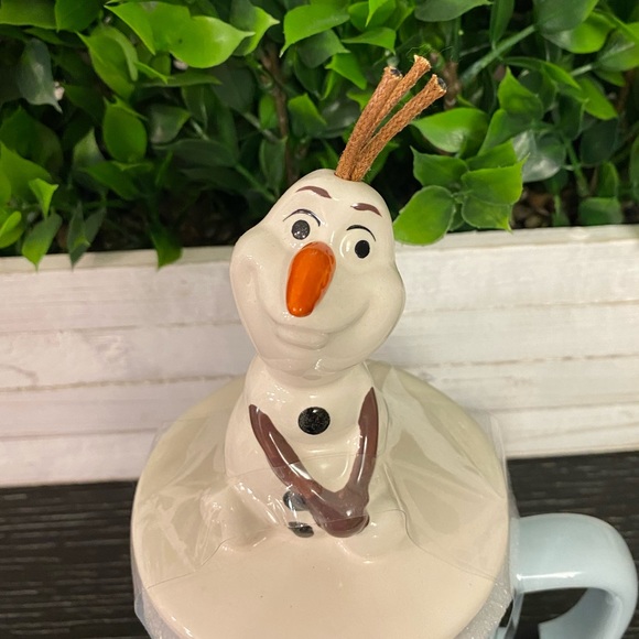 Rae Dunn WORTH MELTING FOR Olaf Topper Mug - Picture 3 of 6